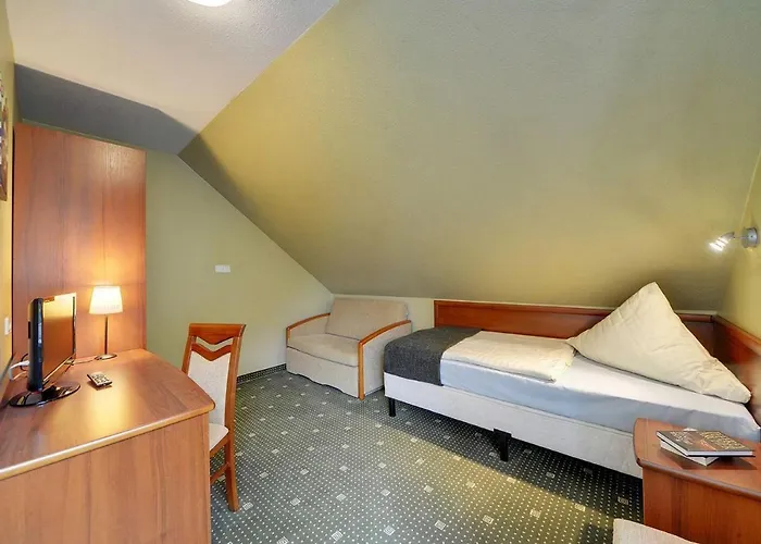 Hotel Belweder - Przy Hotelu Golebiewski Otel 2*