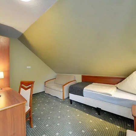 Hotel Belweder - Przy Hotelu Golebiewski Otel 2*